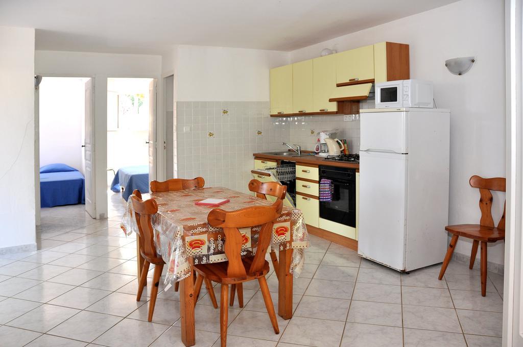 Sole E Mare Lejlighedshotel Santa-Maria-Poggio  Værelse billede