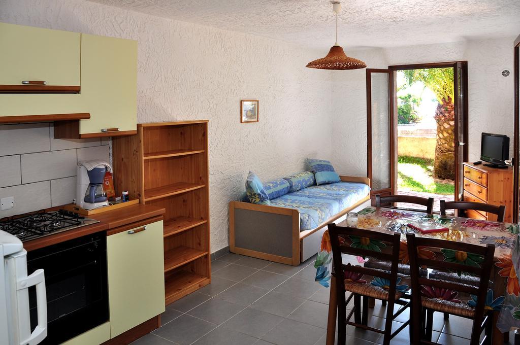 Sole E Mare Lejlighedshotel Santa-Maria-Poggio  Værelse billede