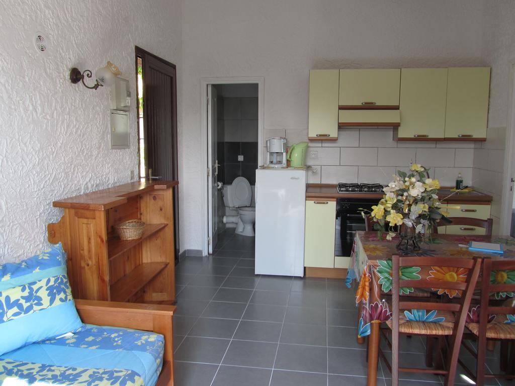 Sole E Mare Lejlighedshotel Santa-Maria-Poggio  Værelse billede